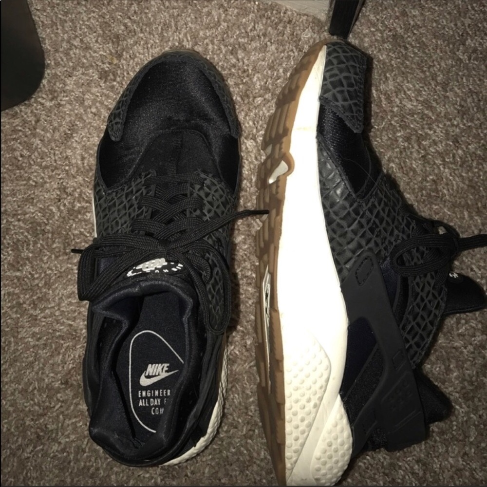 Nike Huaraches Black